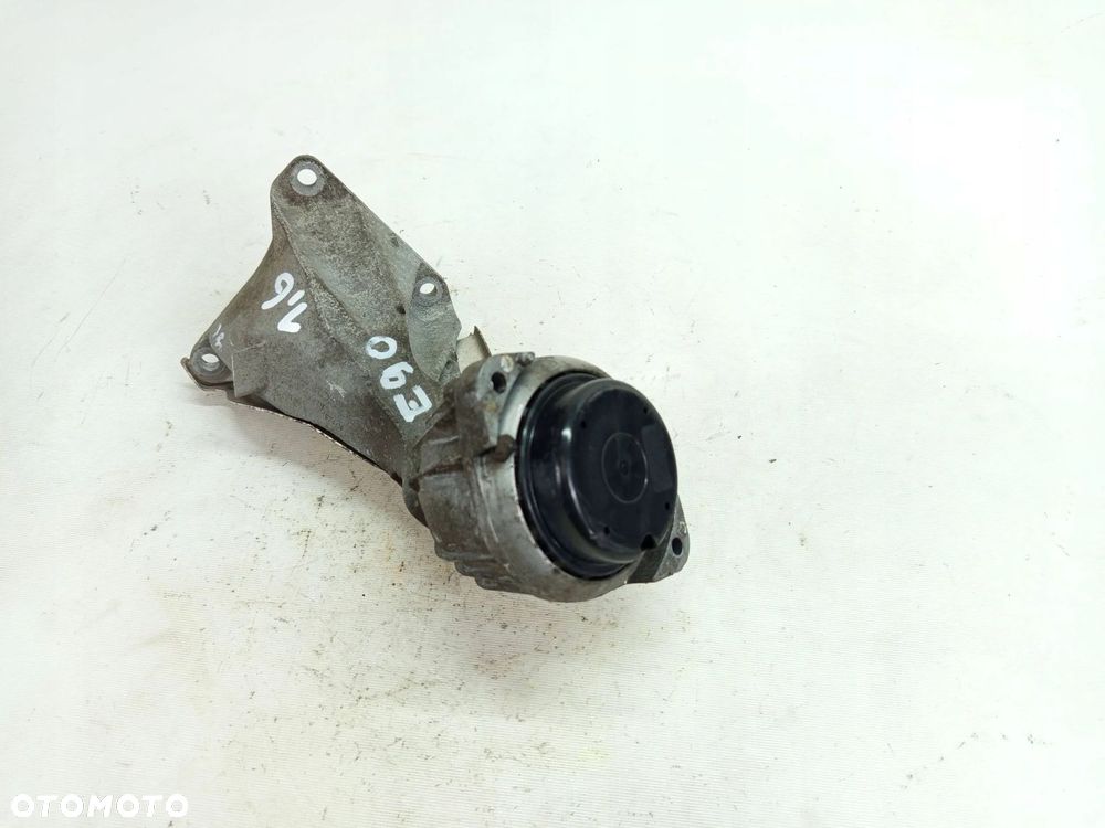ŁAPA WSPORNIK PODUSZKA SILNIKA PRAWA BMW 1 E87 3 E90 6764574 N45B16 - 2