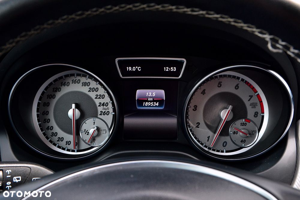 Mercedes-Benz GLA 200 UrbanStyle Edition - 21