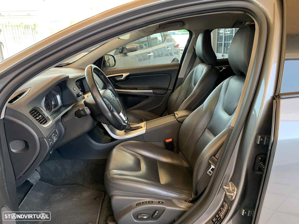 Volvo V60 Cross Country 2.0 D3 Geartronic - 19