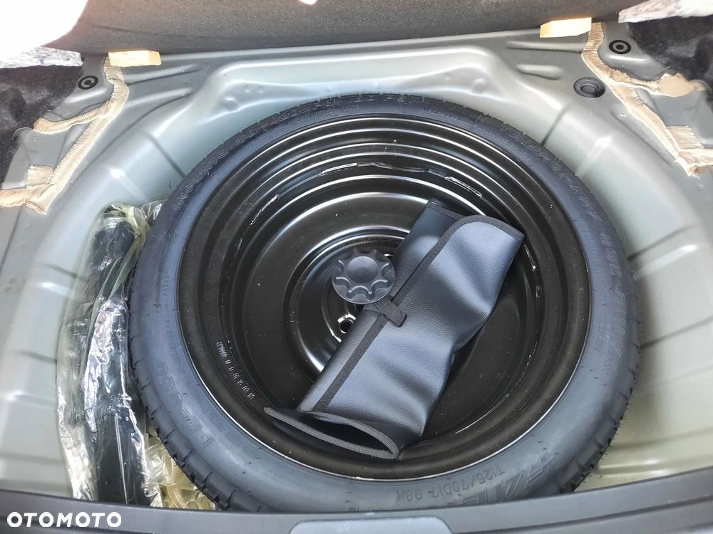 Toyota Auris 1.6 Premium - 23