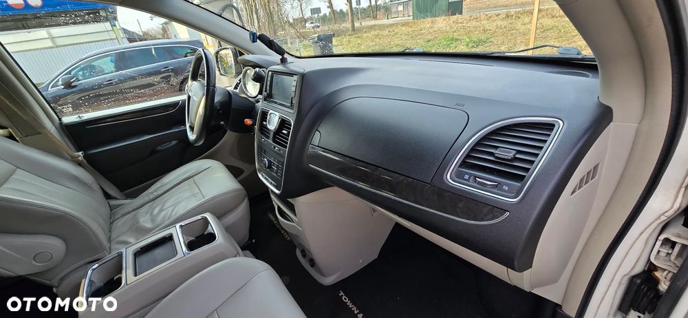 Chrysler Town & Country 3.6 Touring - 17