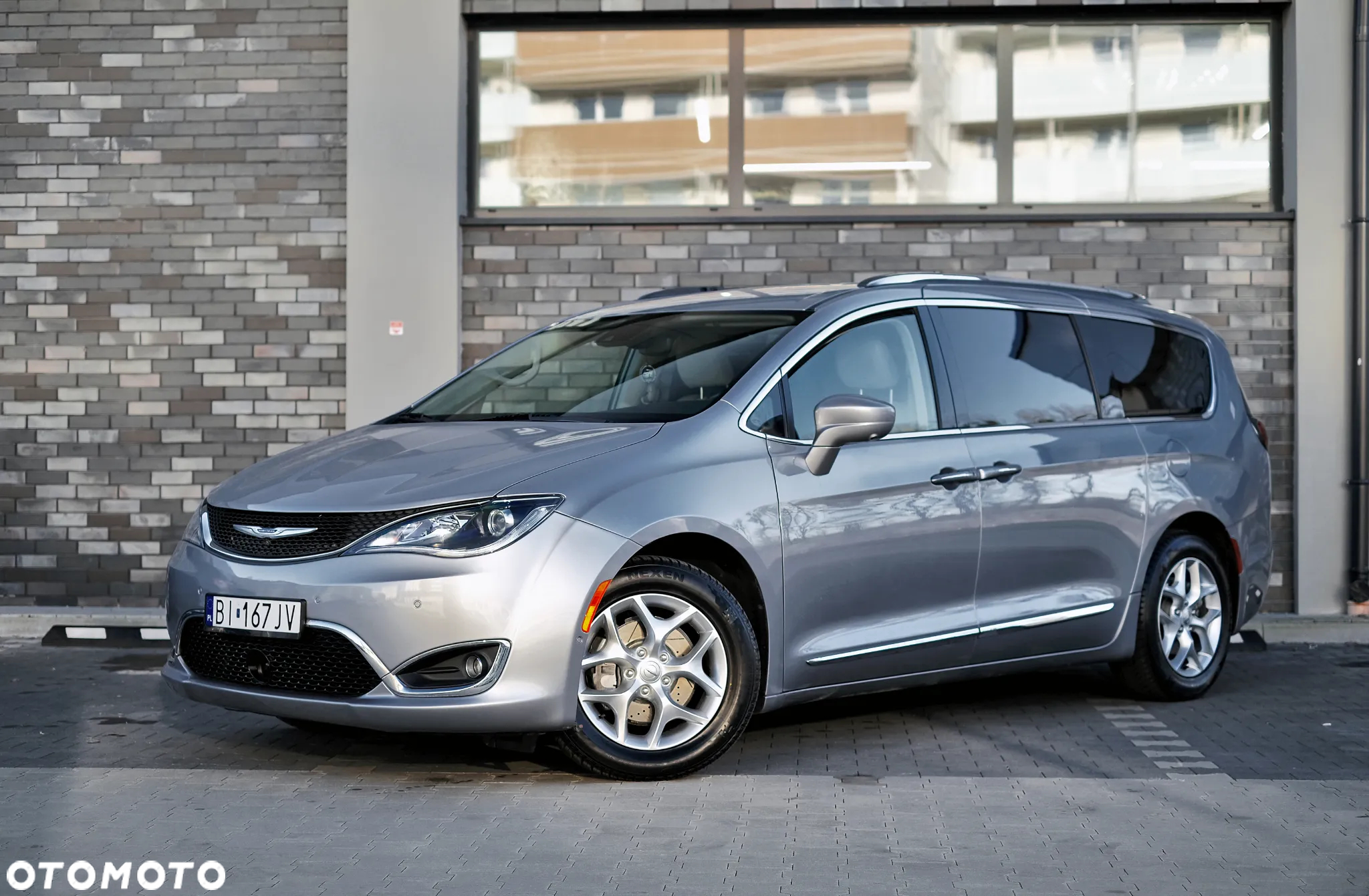 Chrysler Pacifica - 4