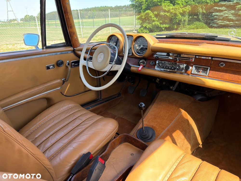 Mercedes-Benz 280 - 25