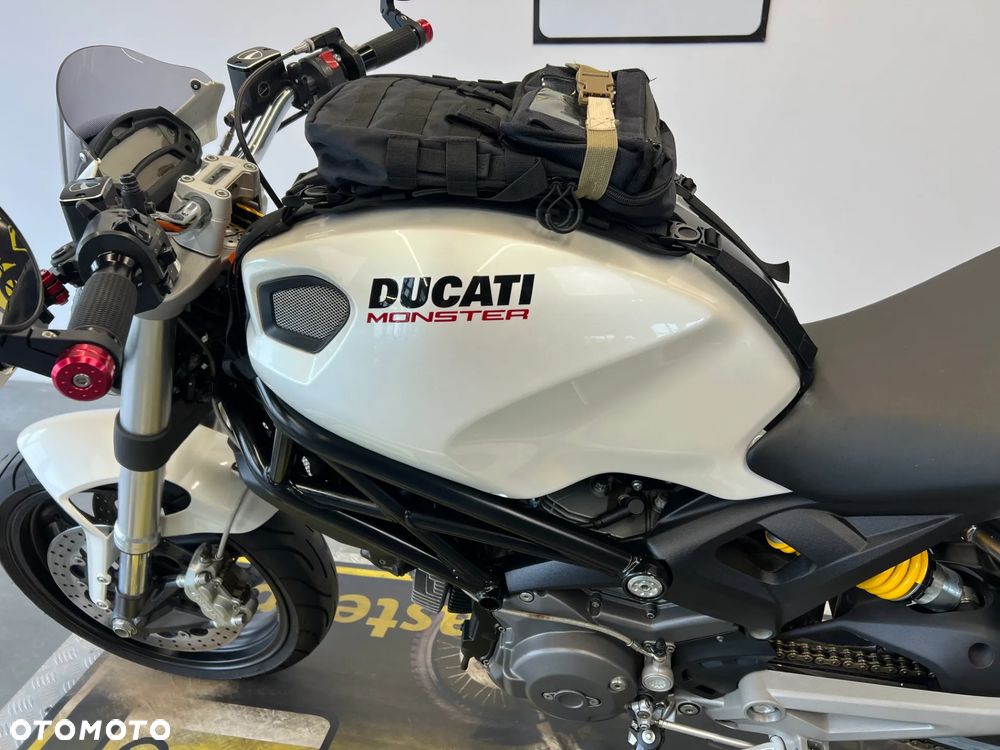 Ducati Monster - 10