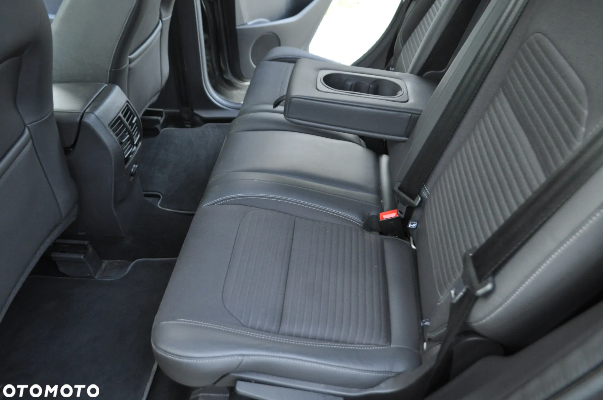 Ford Kuga 2.0 TDCi 2x4 Titanium - 34