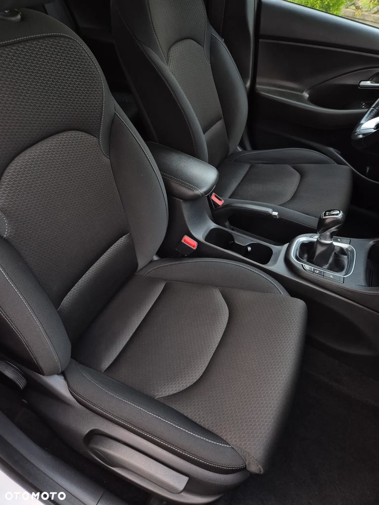 Hyundai i30 1.4 T-GDI Intro Edition - 11
