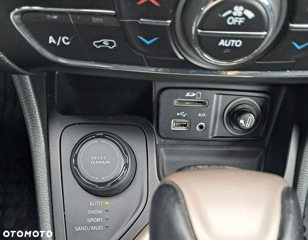 Jeep Cherokee - 19