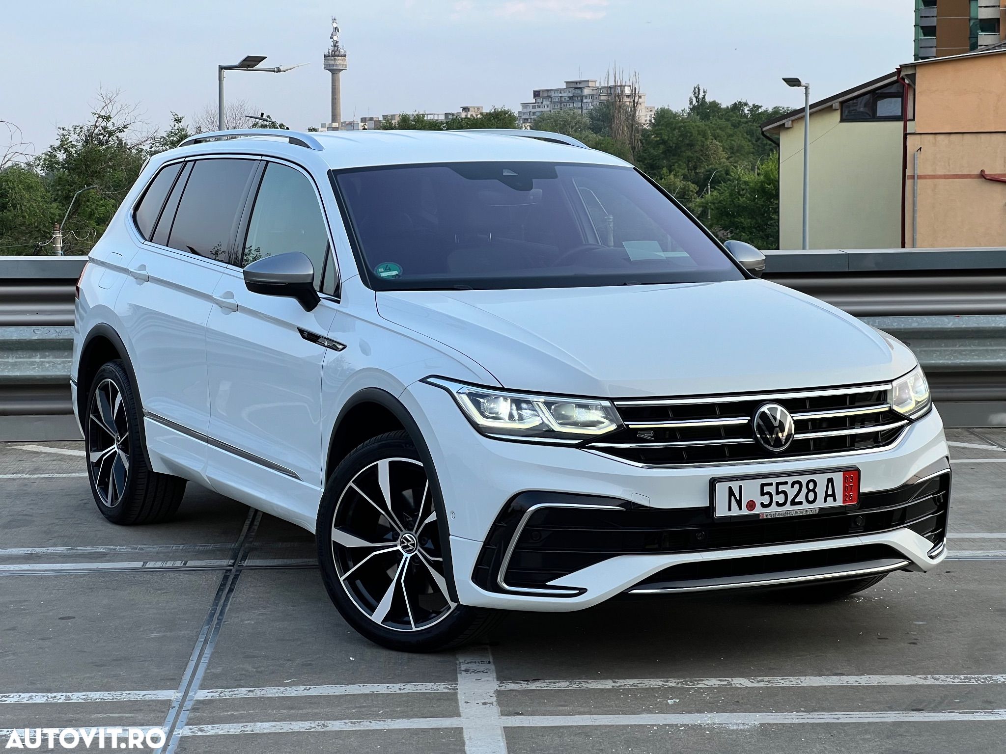 Volkswagen Tiguan Allspace 2.0 TDI 4Mot DSG R-Line - 1