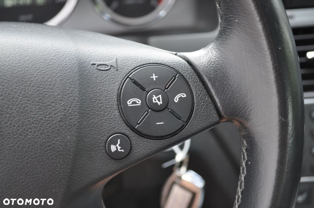 Mercedes-Benz Klasa C 200 CGI Automatik BlueEFFICIENCY Avantgarde - 27