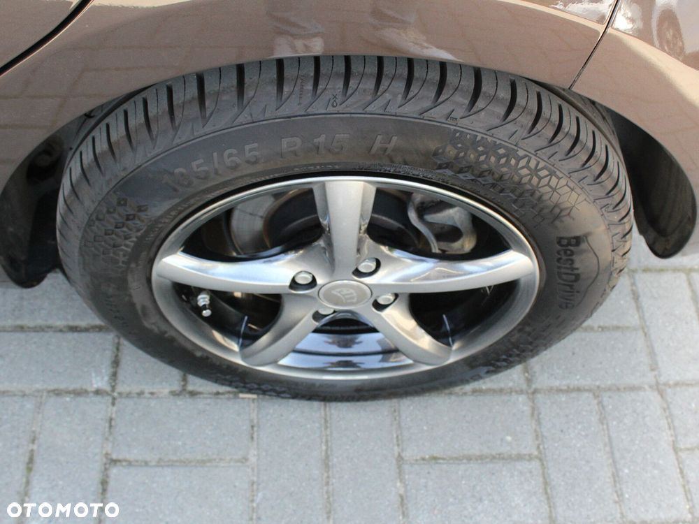 Kia Rio - 25