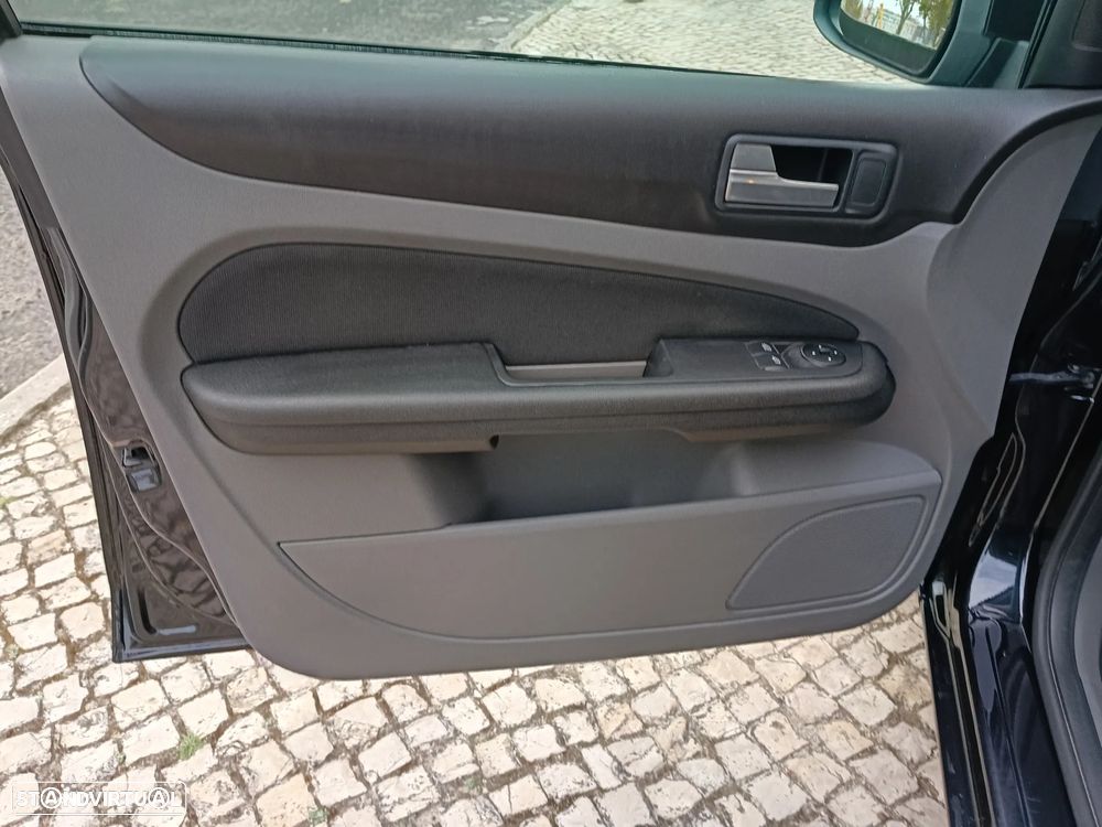 Ford Focus SW 1.6 TDCi Trend - 14