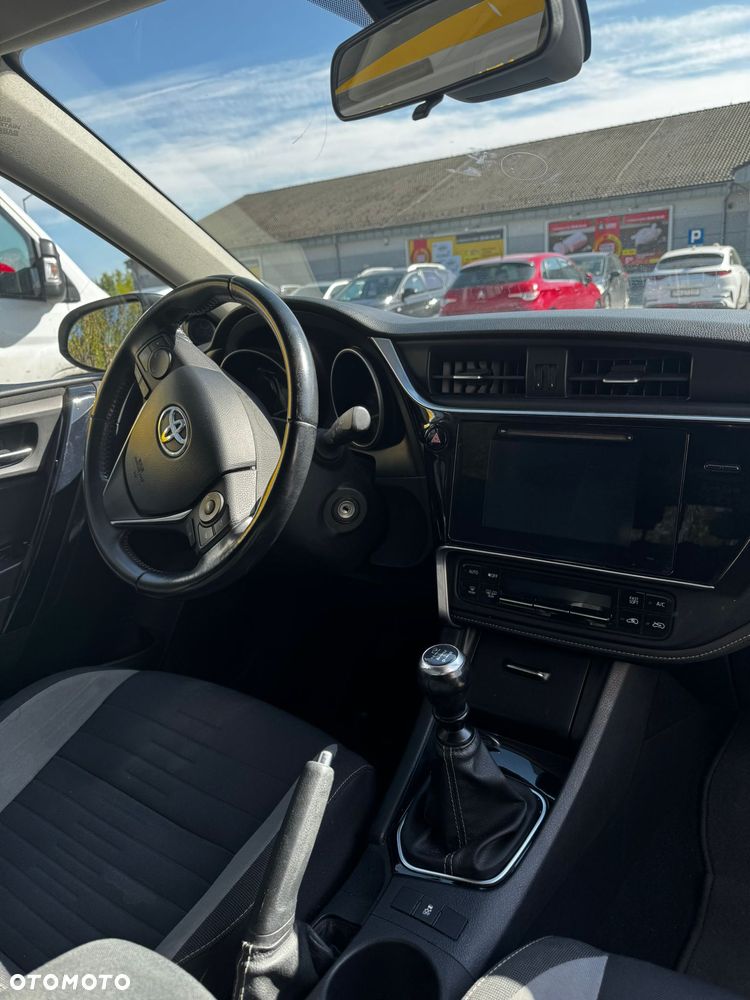 Toyota Auris 1.6 Premium - 8