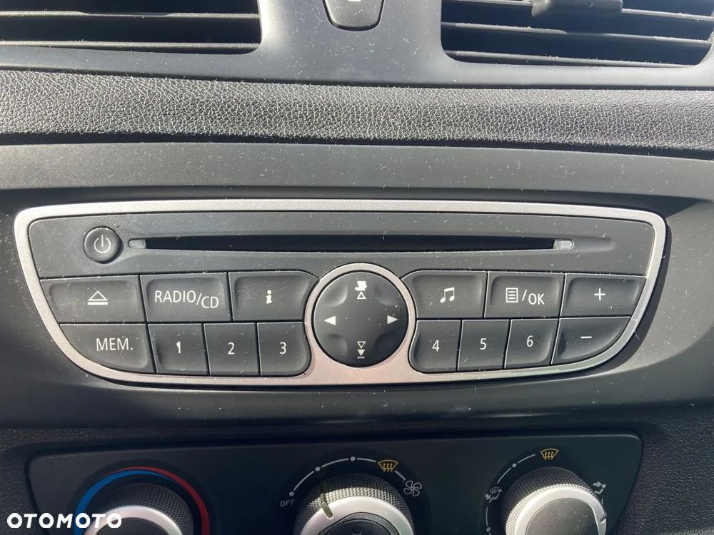 Renault Scenic 1.6 16V 110 Authentique - 4