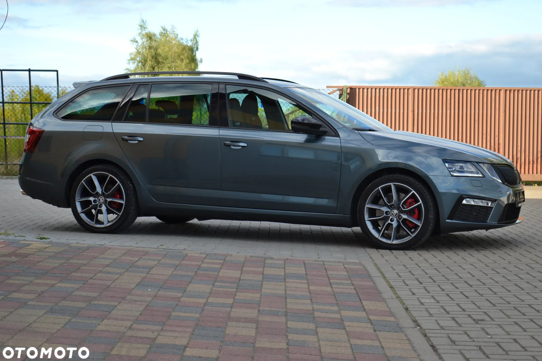 Skoda Octavia Combi 2.0 TSI DSG RS - 10