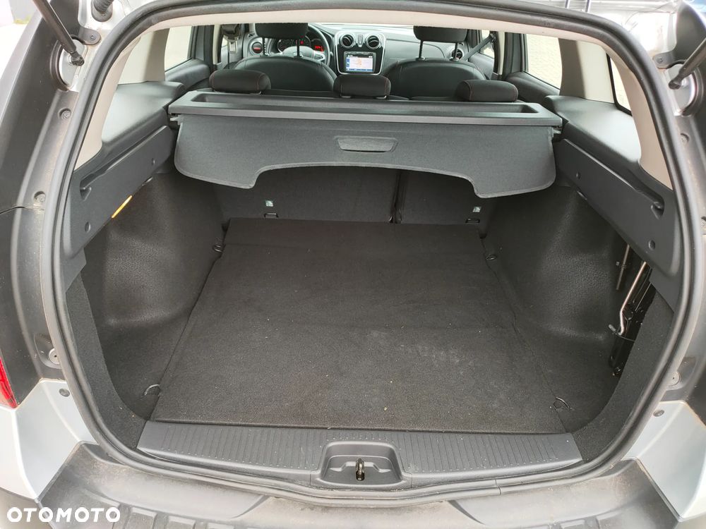 Dacia Logan TCe 90 S&S Stepway Celebration - 27