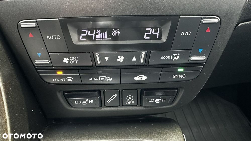 Honda Civic 1.6 i-DTEC Executive Black Edition - 36