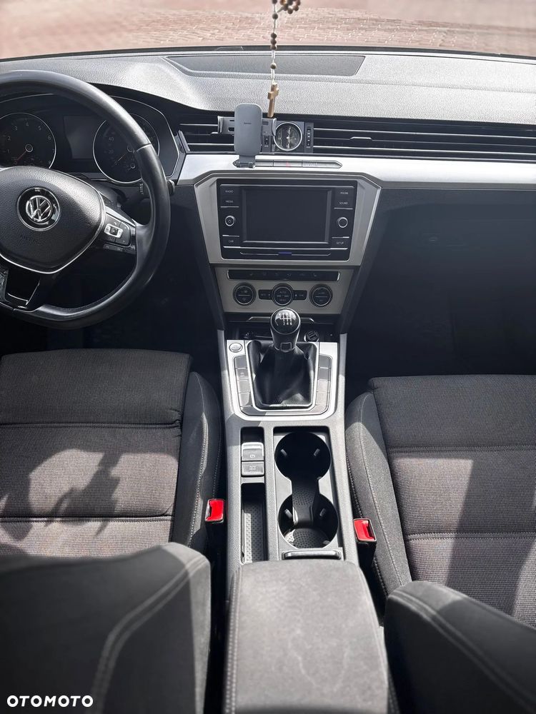 Volkswagen Passat - 11
