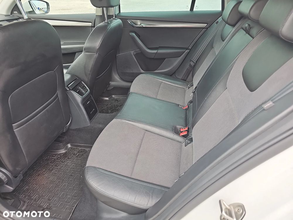 Skoda Octavia 2.0 TDI 4x4 Style DSG - 25