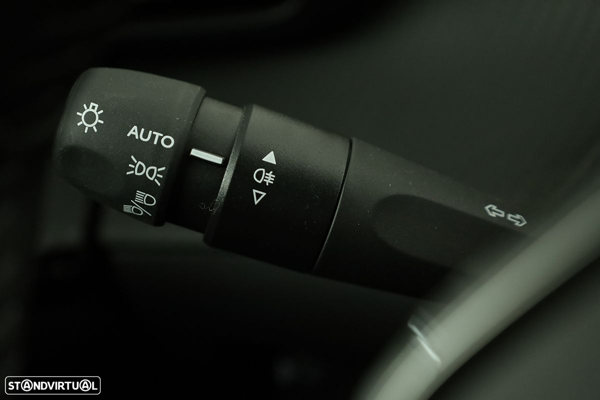Peugeot 208 1.2 PureTech Allure - 17