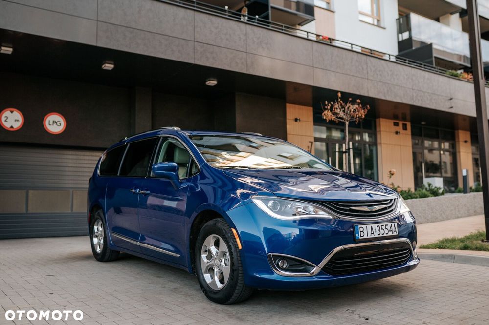 Chrysler Pacifica - 3