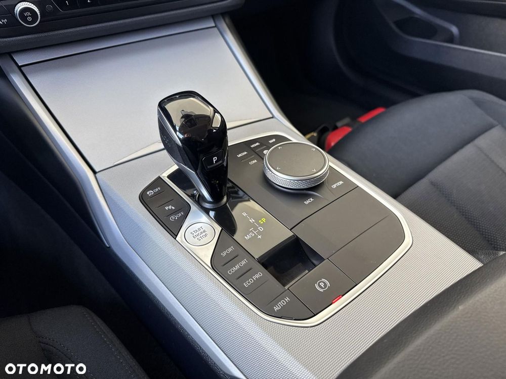 BMW Seria 3 318i Advantage - 16