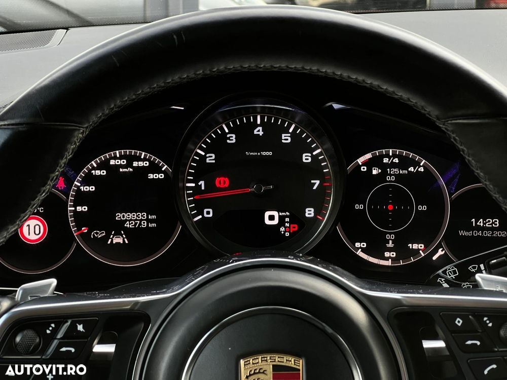 Porsche Cayenne - 26