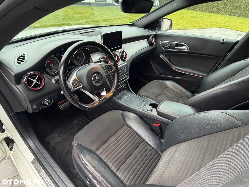 Mercedes-Benz CLA 250 4Matic 7G-DCT Sport - 18