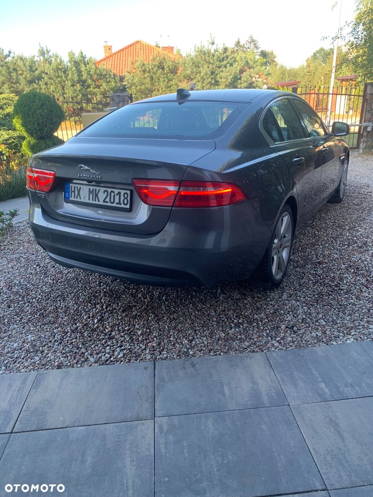 Jaguar XE - 17