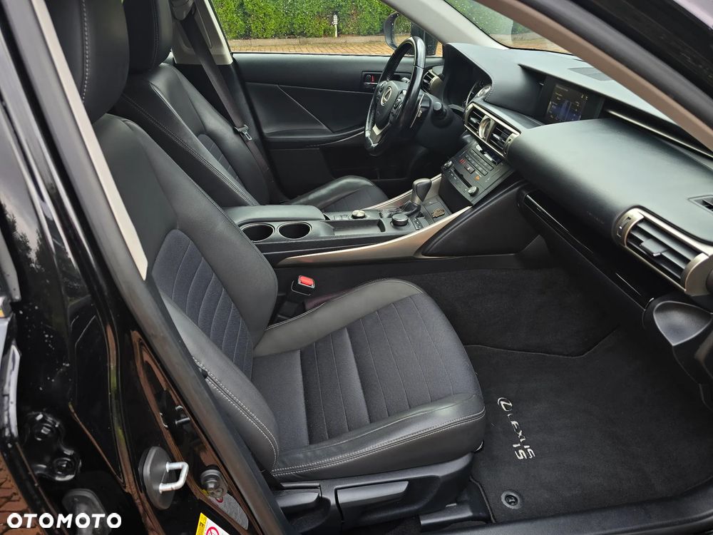 Lexus IS 200t / 300 Prestige - 20