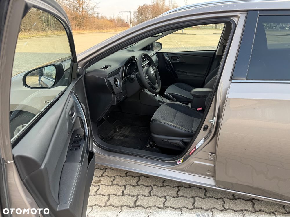 Toyota Auris 1.8 Executive - 9