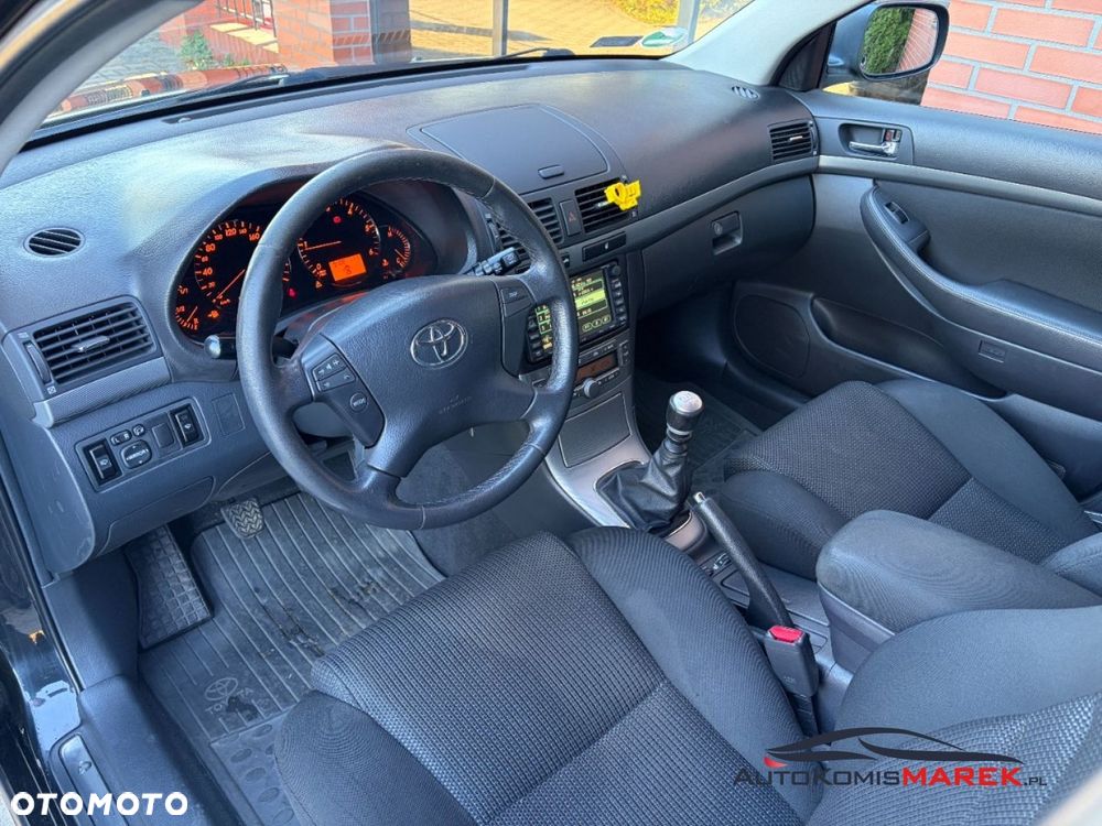 Toyota Avensis - 8