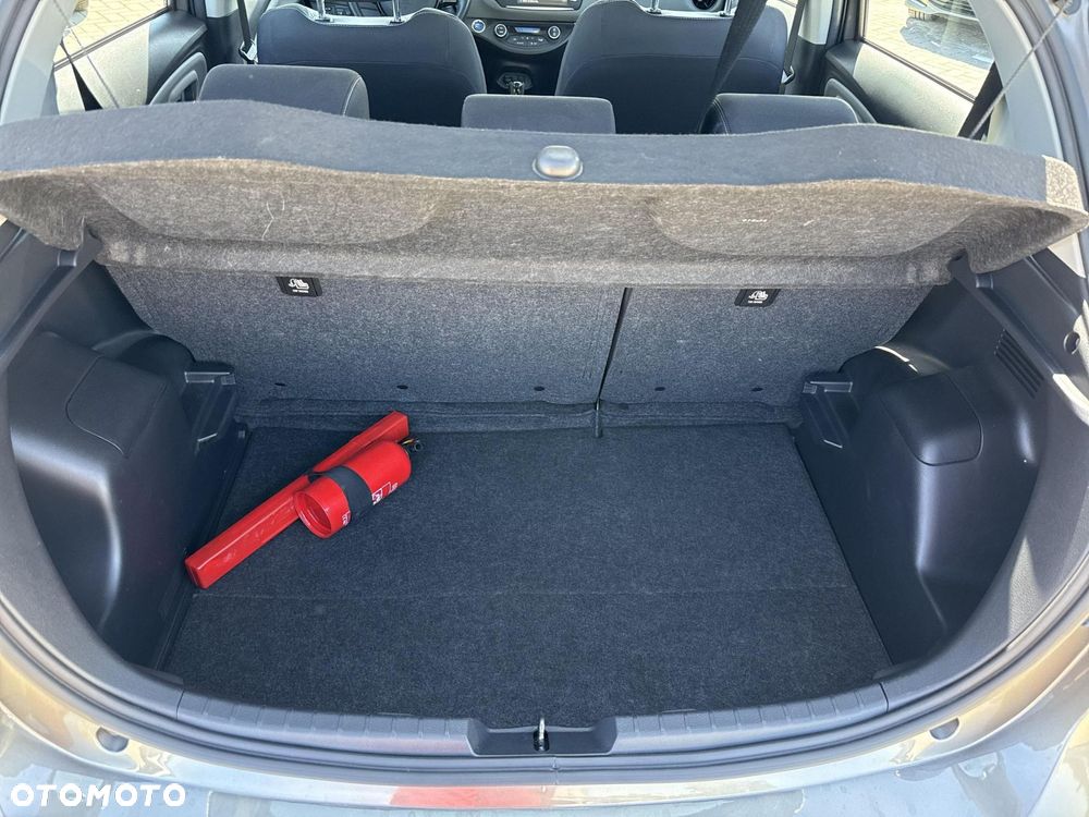 Toyota Yaris - 16