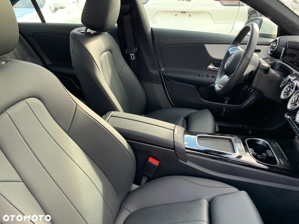 Mercedes-Benz CLA 250 4Matic 8G-DCT Edition Progressive Line - 16