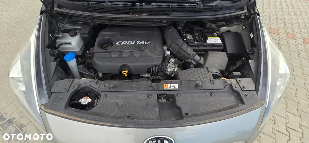 Kia Carens 1.7 CRDi 115 Dream-Team Edition - 17