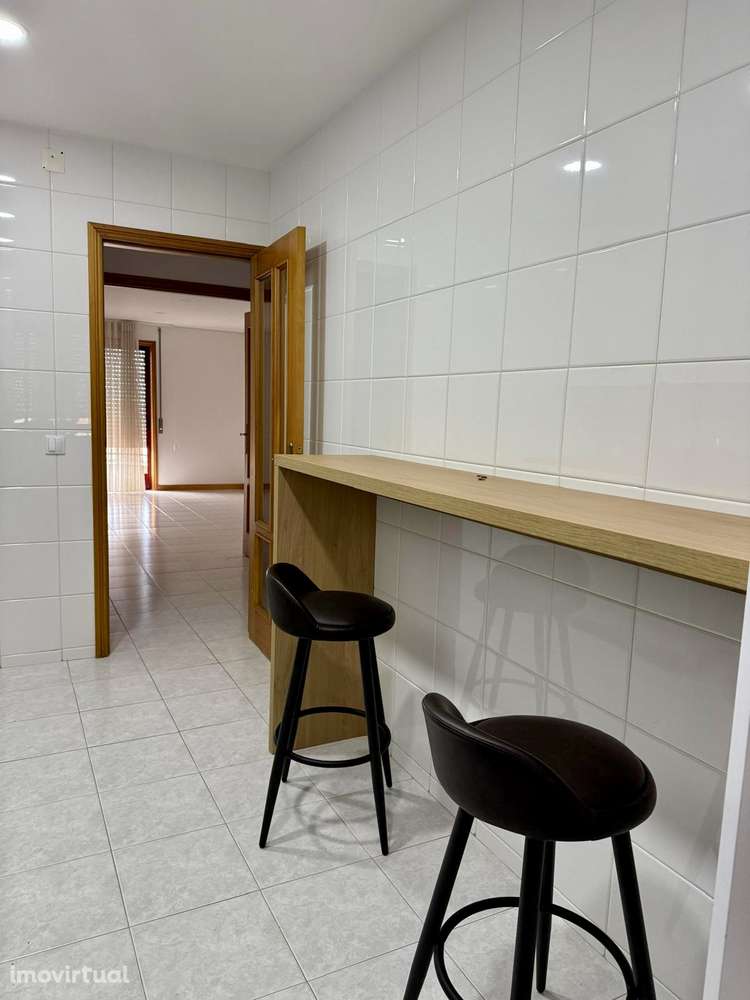 Apartamento T2 amplo com garagem privada – pronto a habitar - Grande imagem: 4/21