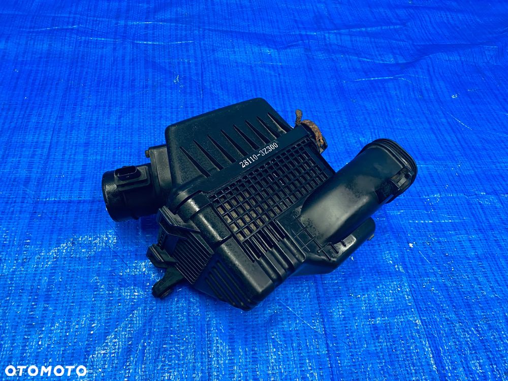OBUDOWA FILTRA POWIETRZA PRZEPŁYWOMIERZ  HYUNDAI I40 1.7 CRDI 11-  ; 28110-3Z300 ORYGINAŁ - 2