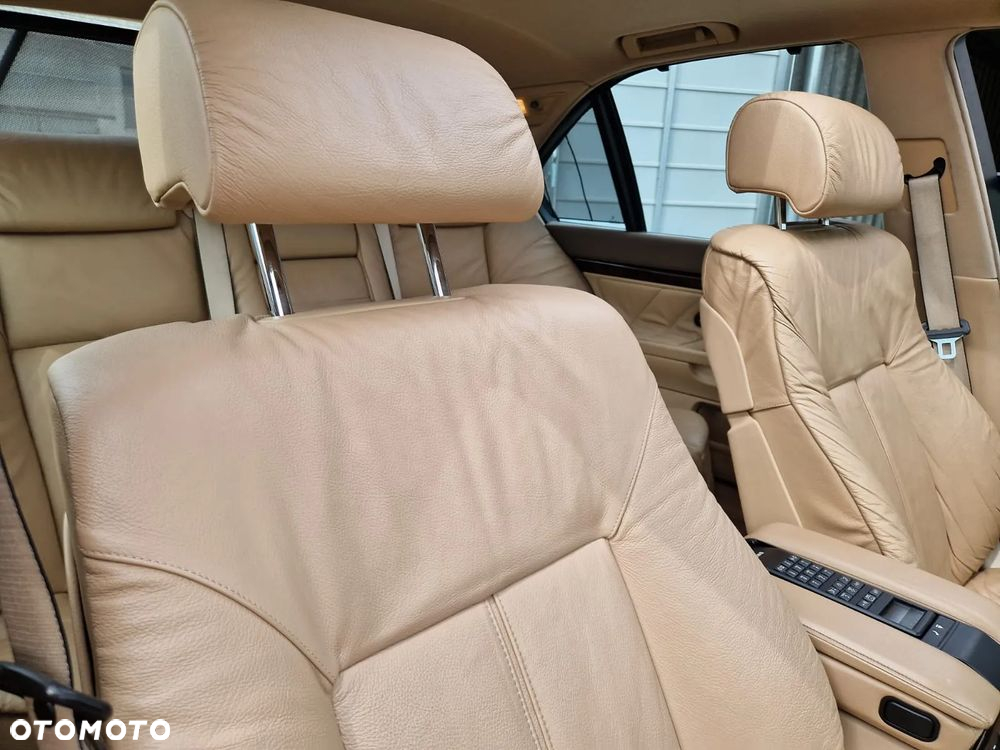 BMW Seria 7 740i - 37