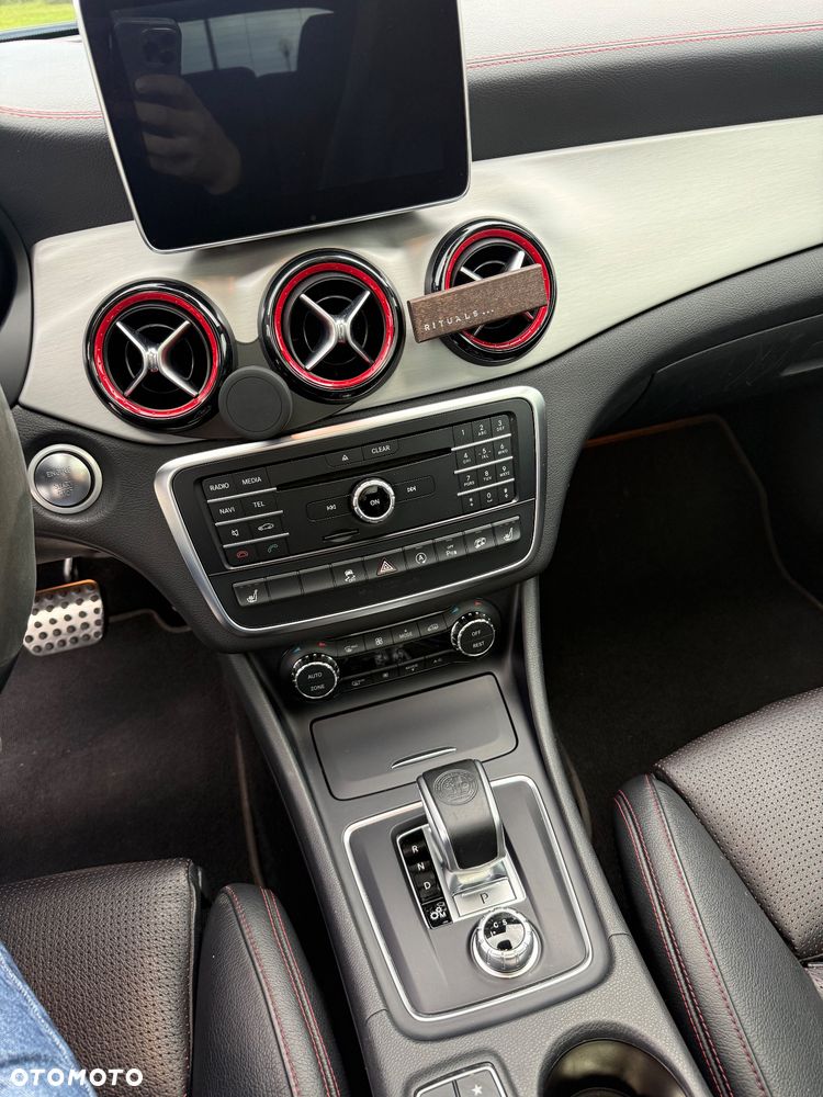 Mercedes-Benz GLA - 15