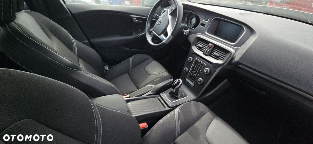 Volvo V40 - 24