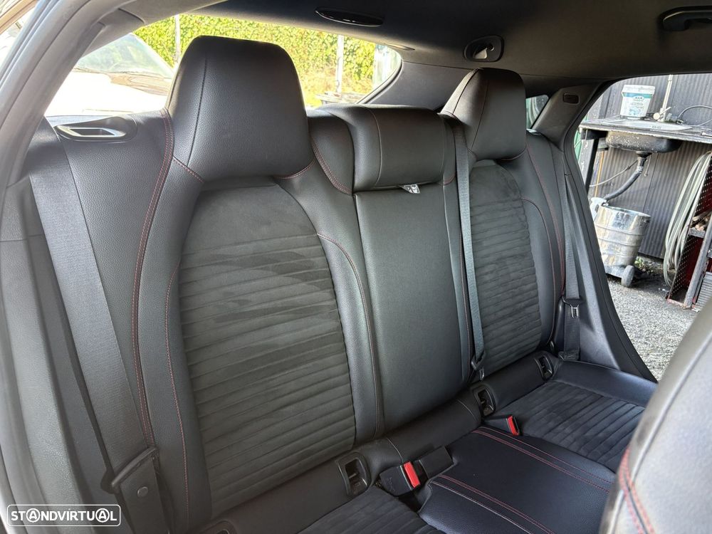 Mercedes-Benz CLA 180 - 30