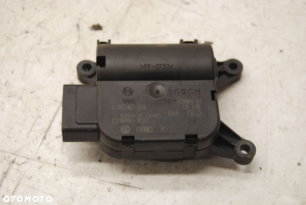 SILNICZEK NAGRZEWNICY 0132801358 AUDI A6 C6 0132801358 4F0820511 - 2