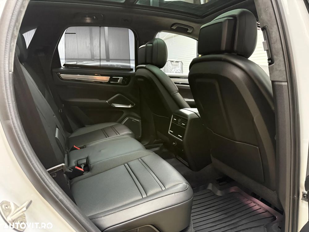 Porsche Cayenne Turbo S E-Hybrid Tiptronic S - 34