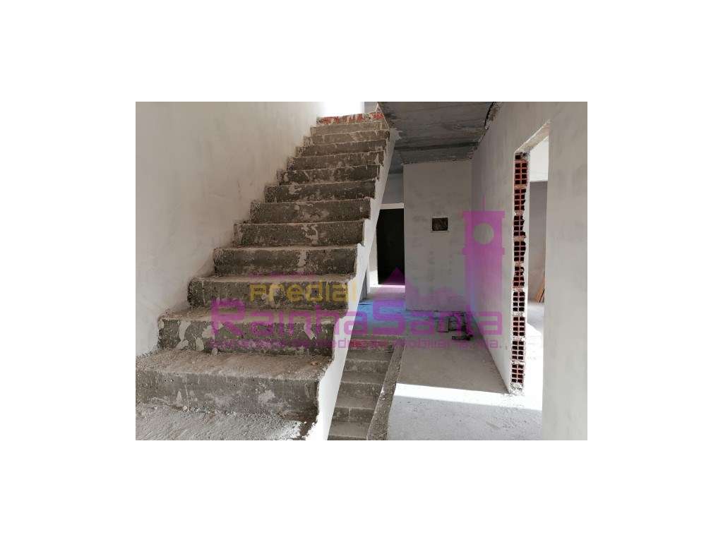 Moradia M3+1 c/ terraço e garagem - Coimbra - Grande imagem: 5/41