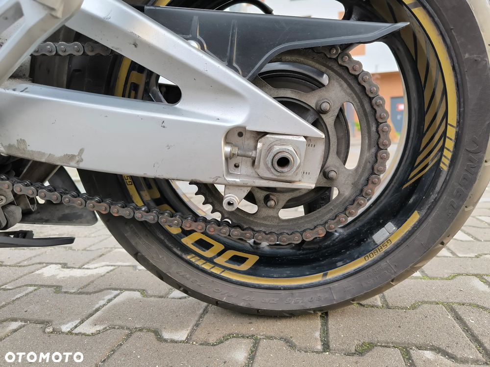 Suzuki GSR - 3