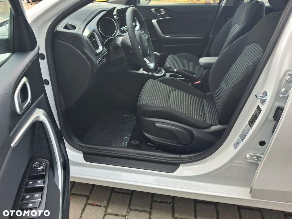 Kia Ceed 1.5 T-GDI M - 9