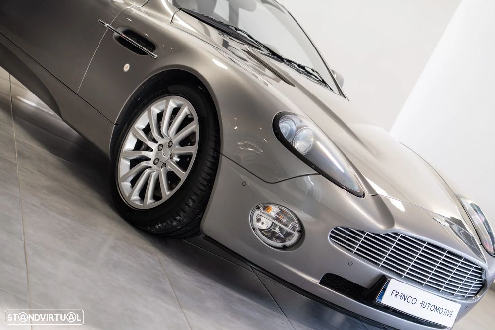 Aston Martin Vanquish - 5