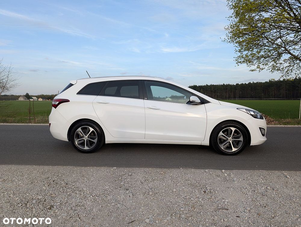 Hyundai i30 blue Kombi 1.4 YES Gold - 9