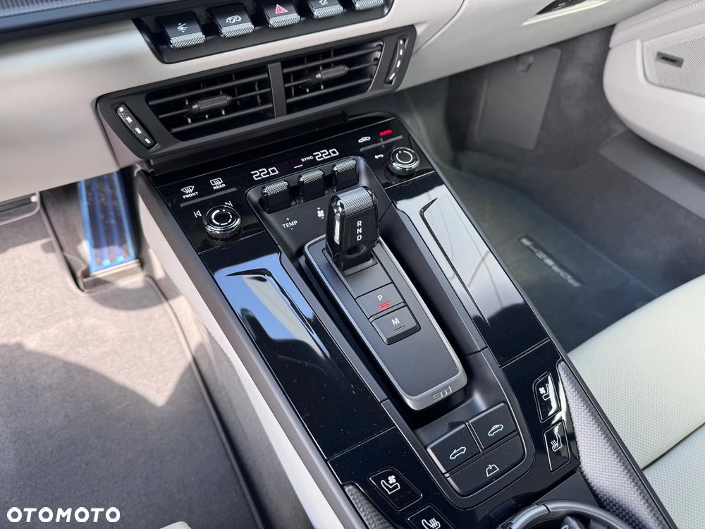 Porsche 911 Carrera - 17