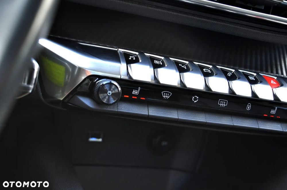 Peugeot 3008 1.2 PureTech Allure S&S EAT8 - 29