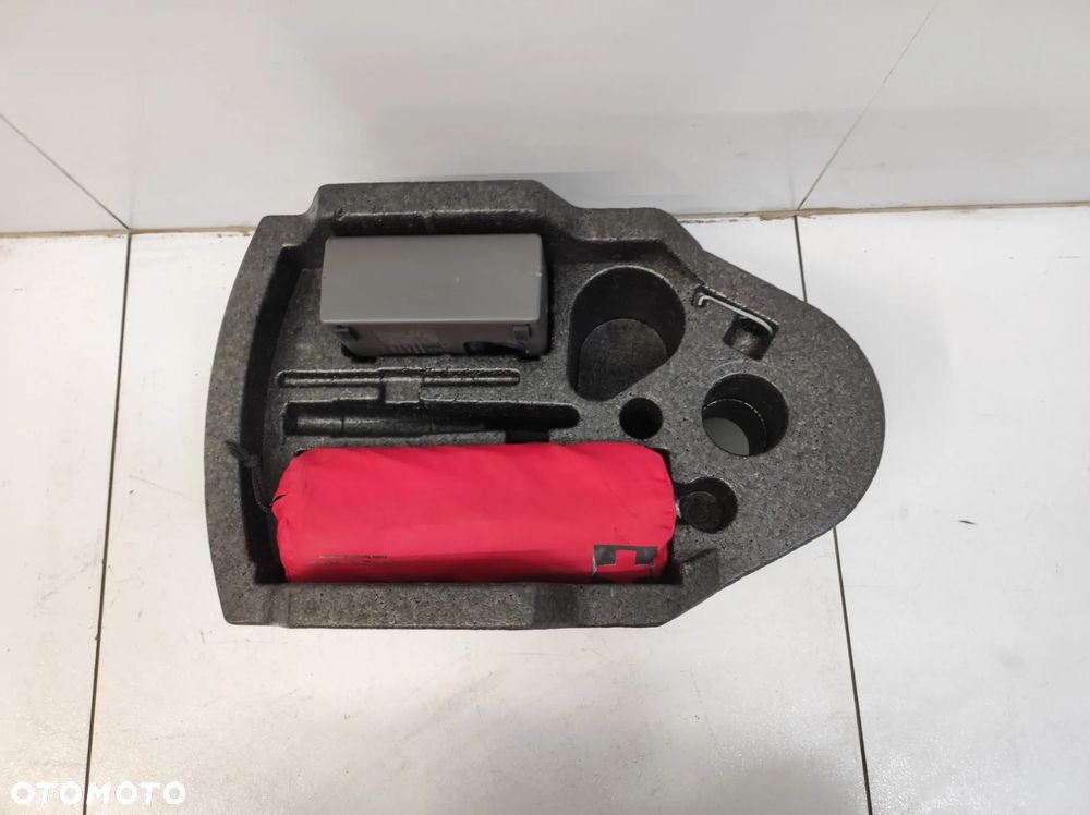 Styropian wkład koła zapasowego zestaw naprawczy pompka VW Passat B8 - 2